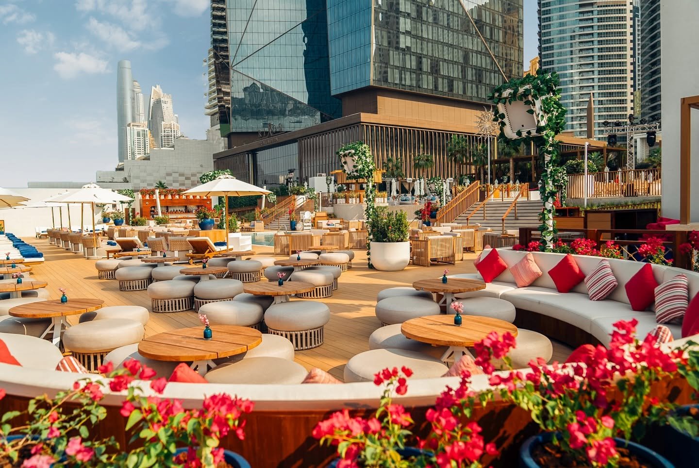 Exploring Waterfront Experiences Along Dubai’s Coast