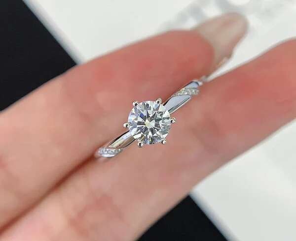 Why Pavé Lab Diamond Rings Are Trending in Modern Engagement Jewelry