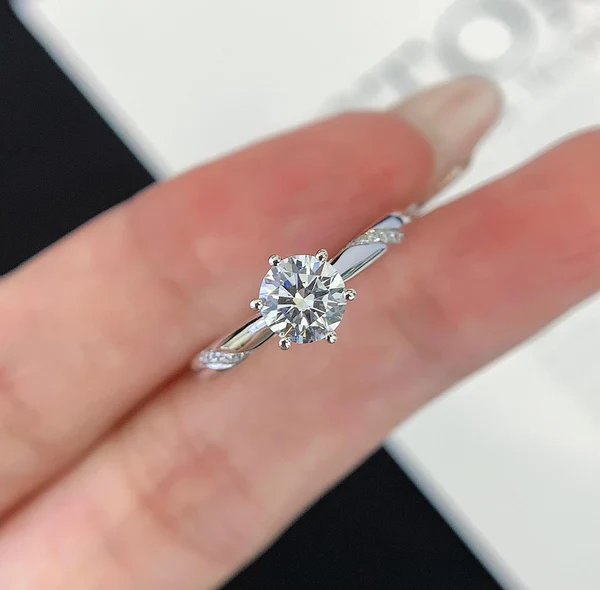 Why Pavé Lab Diamond Rings Are Trending in Modern Engagement Jewelry