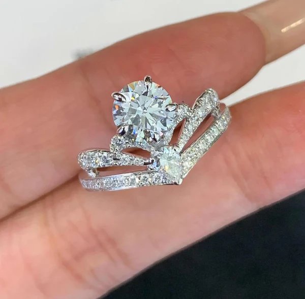 How Lab Grown Pear Diamond Engagement Rings Reflect Modern Taste