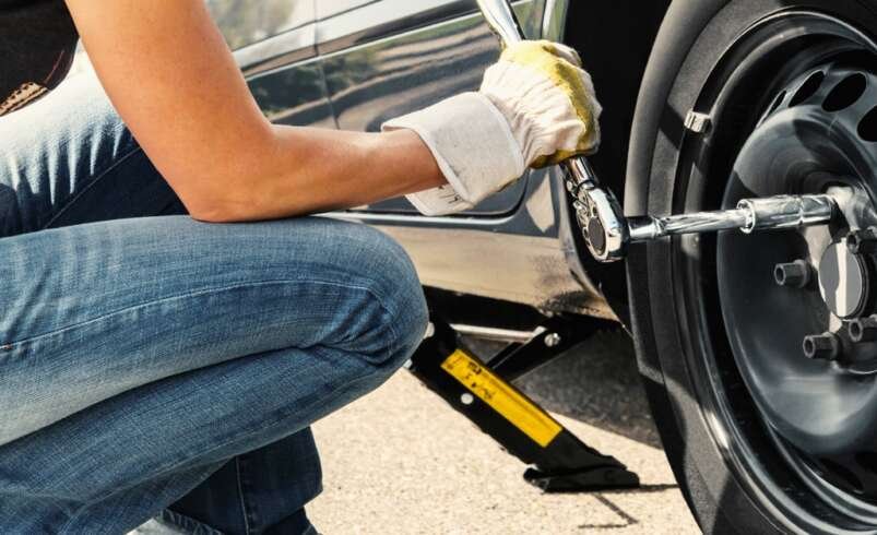 Why Emergency Tire Replacement Is Better Than Driving on a Damaged Tire