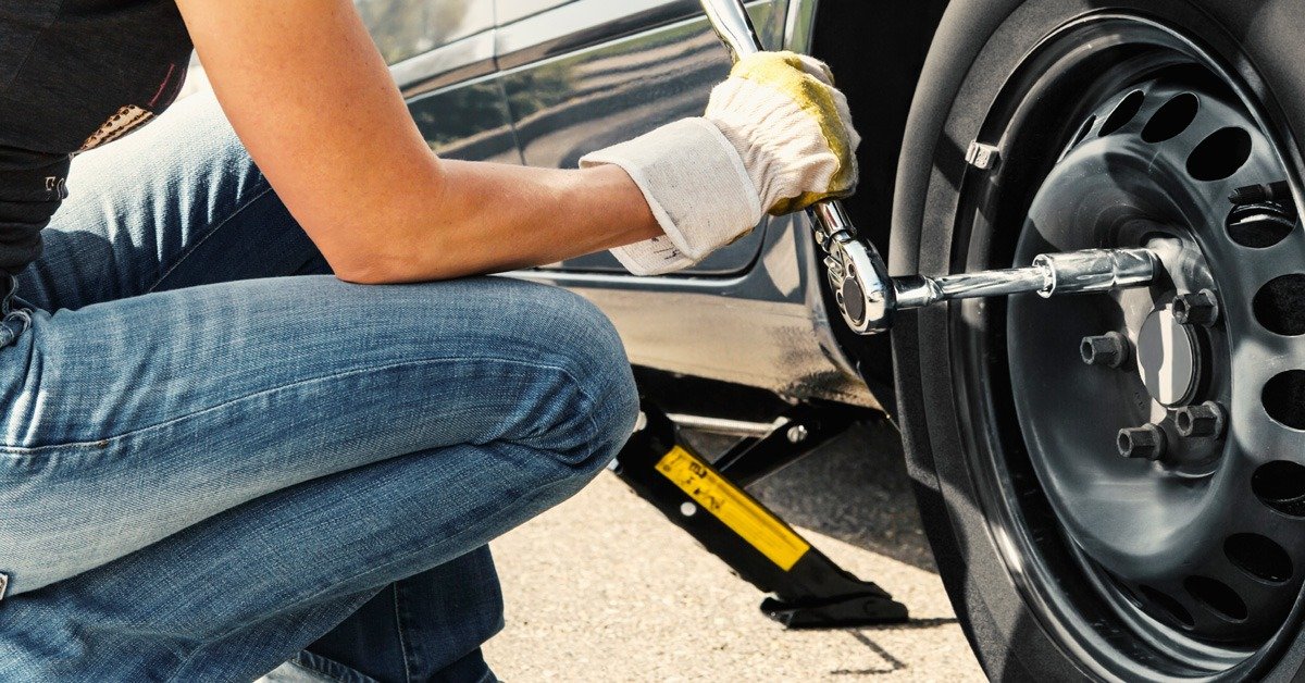 Why Emergency Tire Replacement Is Better Than Driving on a Damaged Tire
