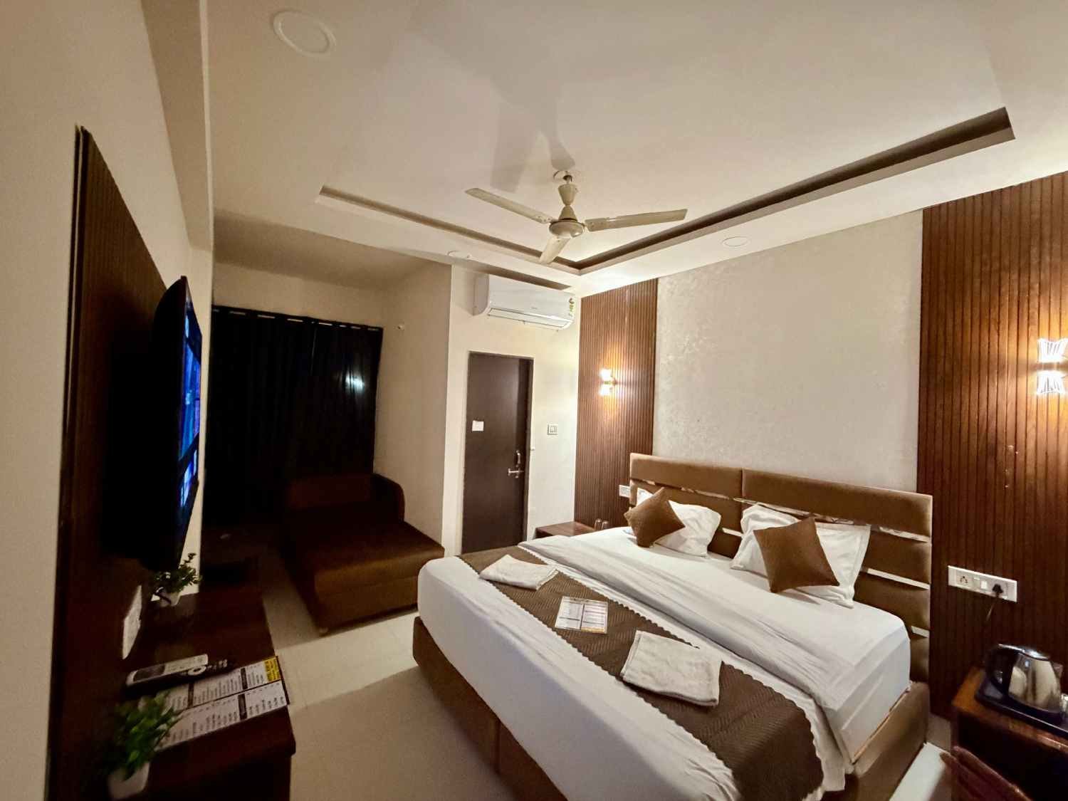 Best Hotels in Vijay Nagar Indore: Where to Stay for Comfort, Convenience, and Value
