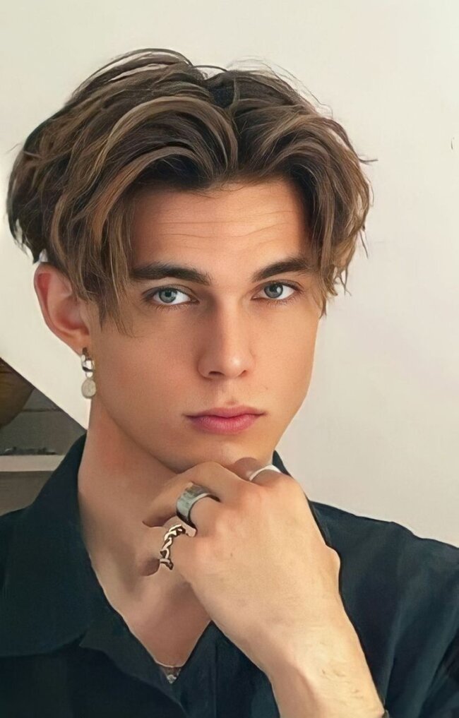 Best Middle Part Haircuts for Men in 2026