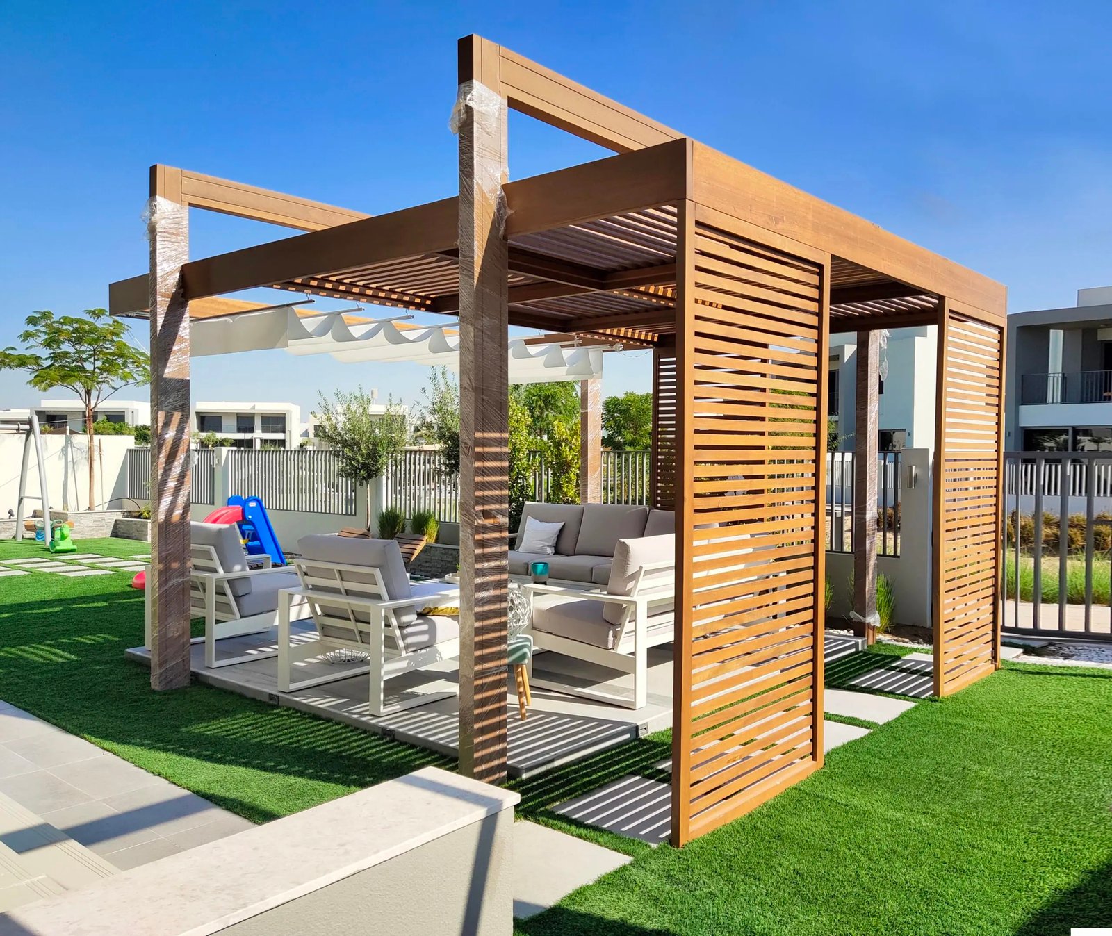 Wooden Pergola UAE – Custom Outdoor Pergola Solutions